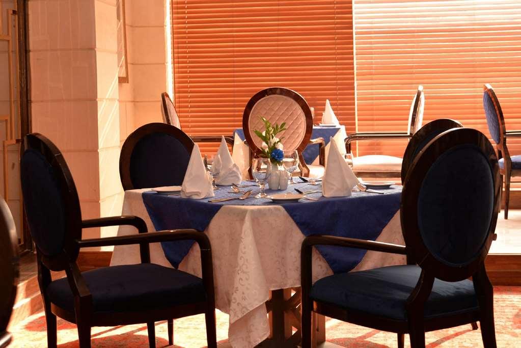 Best Western Premier Islamabad Hotel ร้านอาหาร รูปภาพ